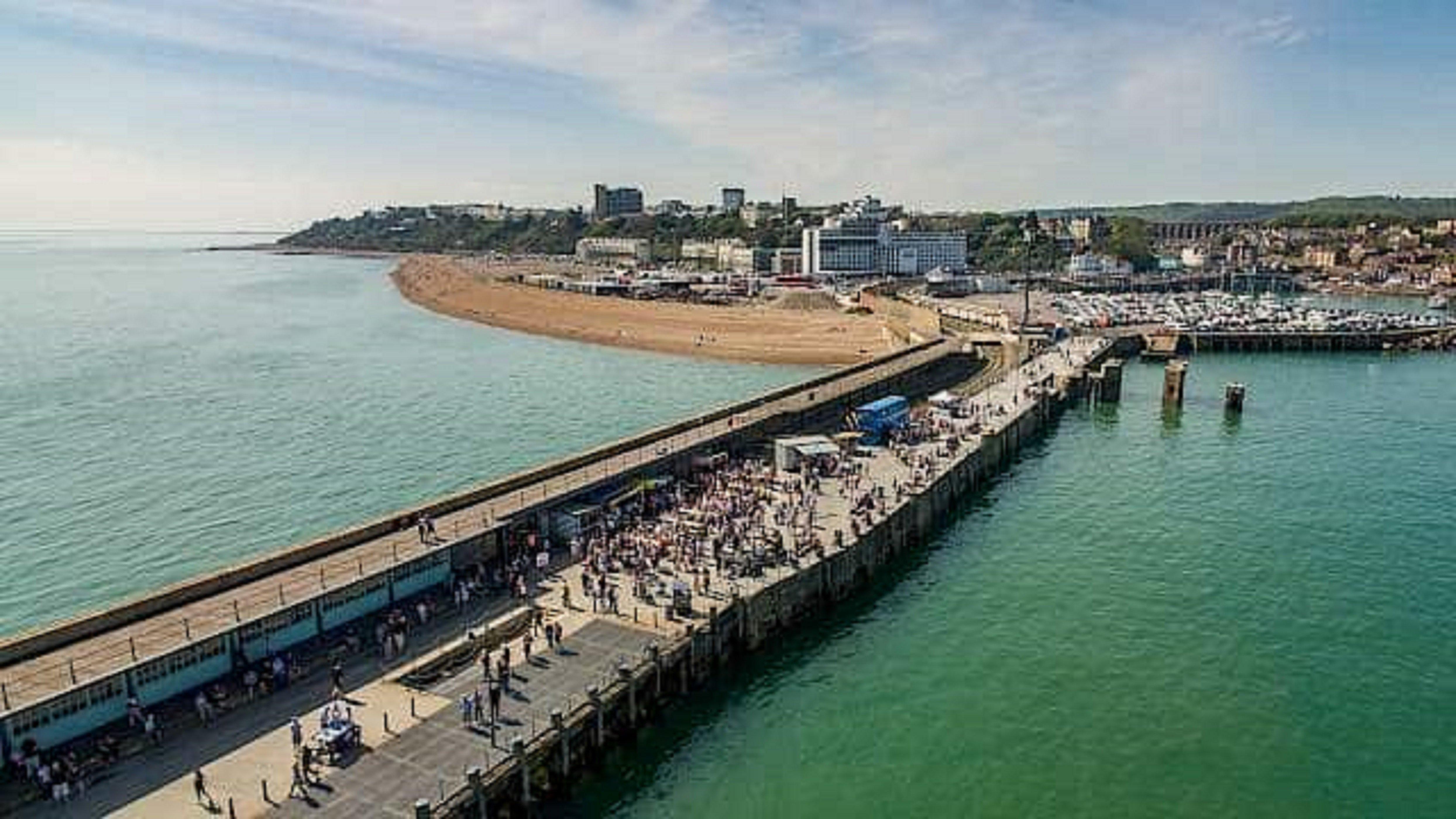 Holiday Inn Express Folkestone Channel Tunnel, An Ihg Hotel Exterior foto