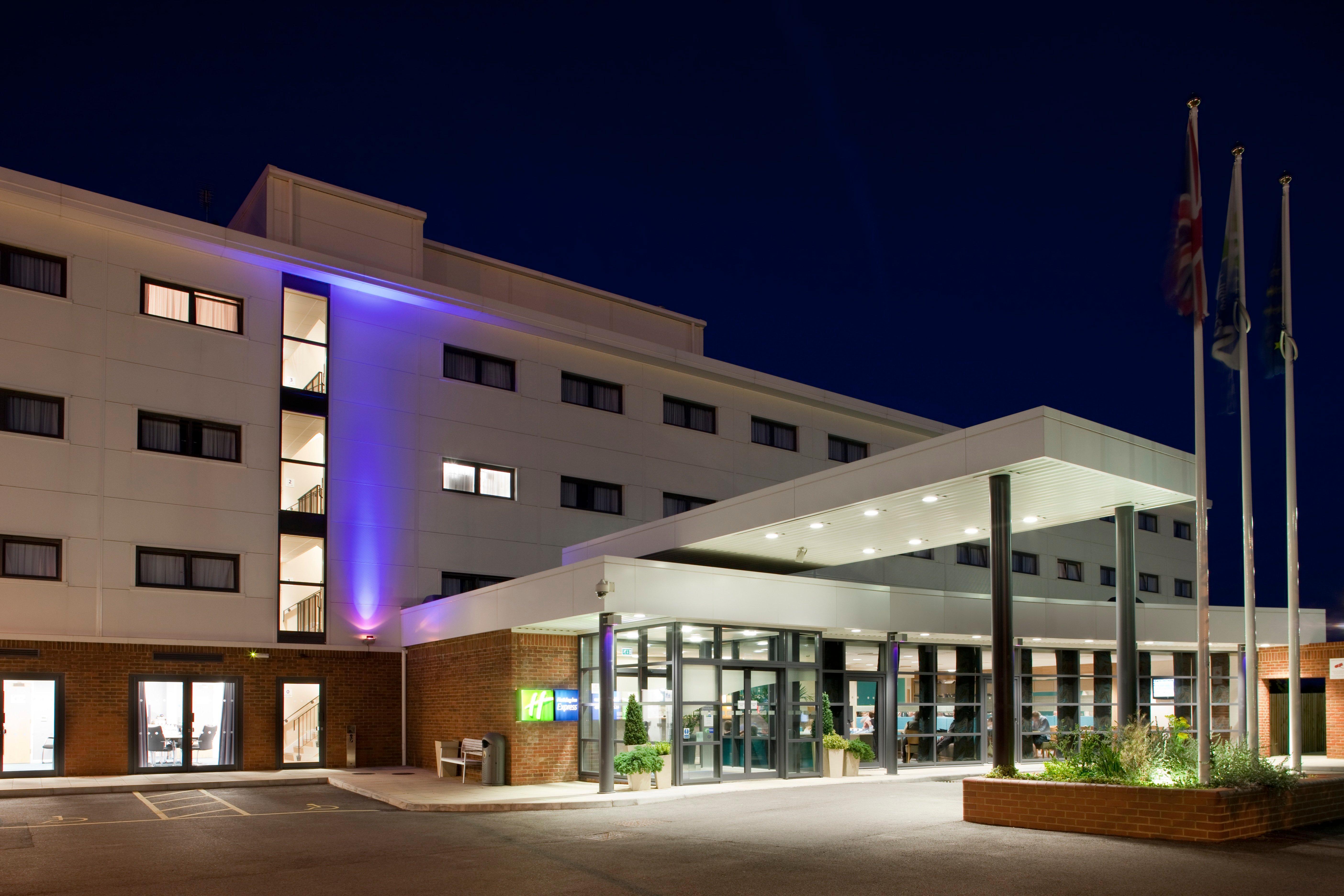 Holiday Inn Express Folkestone Channel Tunnel, An Ihg Hotel Exterior foto